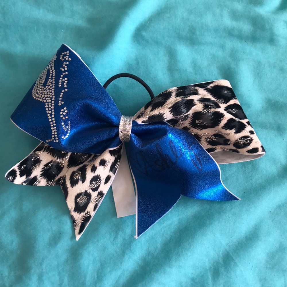 Cheer bow